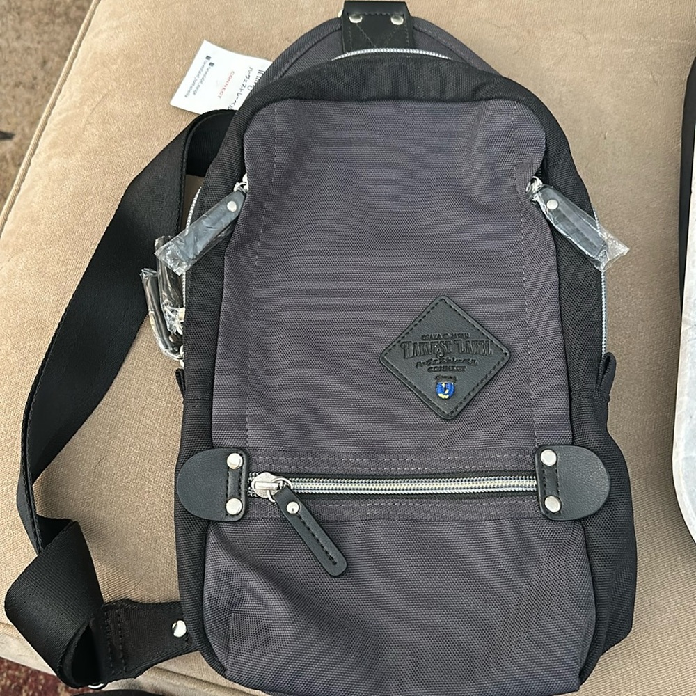 Brand new Harvest Label versified sling pack.